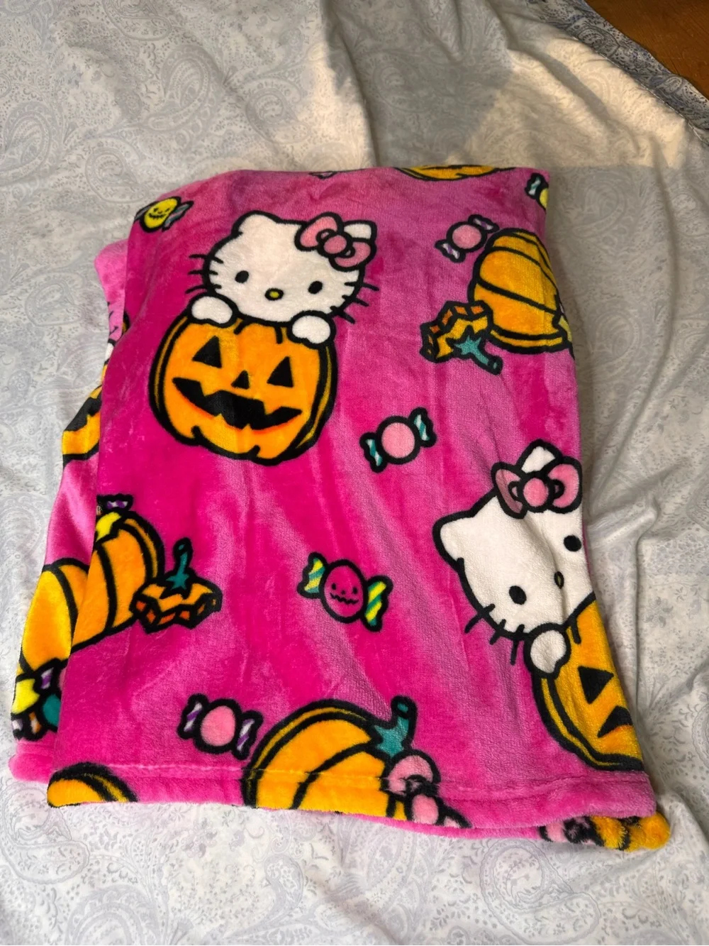 Hello Kitty Halloween Pumpkin Silk Touch Throw Blanket